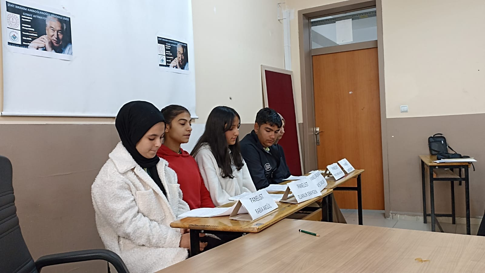 VAN'DA ANADOLU MEKTEBİ OKUL PANELLERİ VE ORTAOKUL ETKİNLİKLERİ YAPILDI