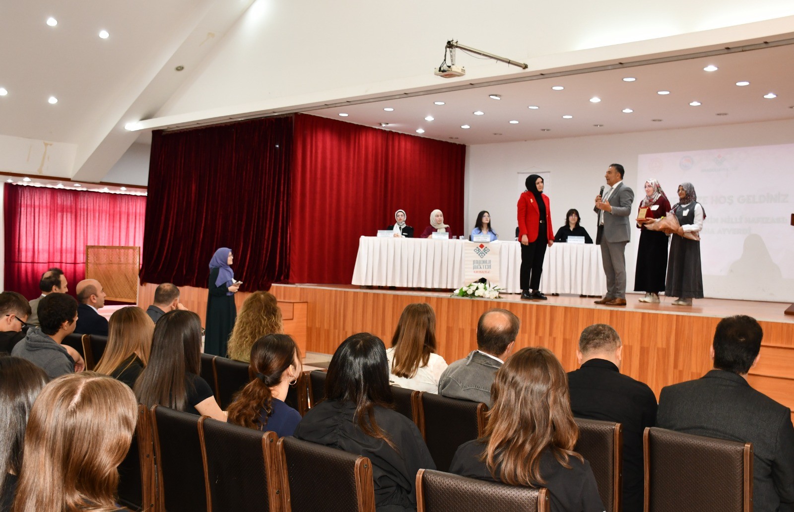 KIRIKKALE'DE ANADOLU MEKTEBİ İL PANELİNİN KONUSU SAMİHA AYVERDİ