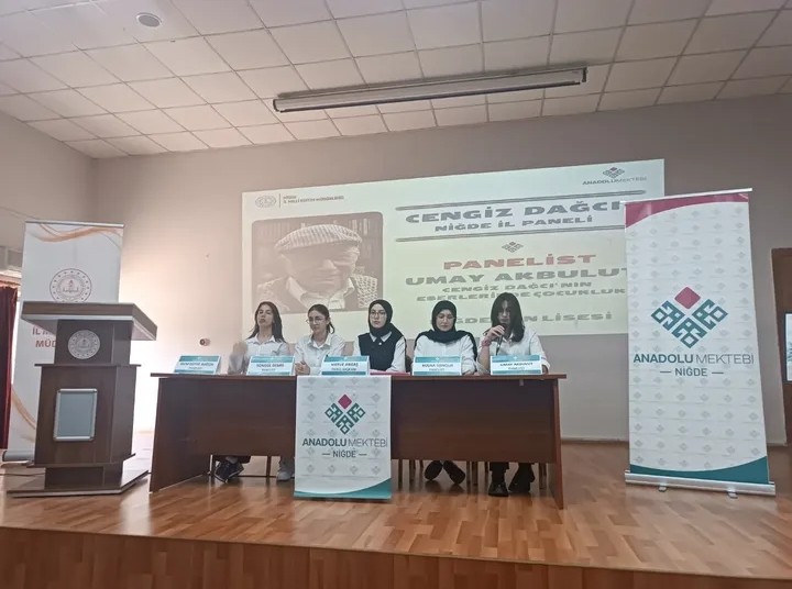 NİĞDE ANADOLU MEKTEBİ CENGİZ DAĞCI İL PANELİNİ GERÇEKLEŞTİRDİ