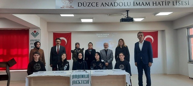 DÜZCE'DE MUSTAFA KUTLU OKUL PANELİ YAPILDI