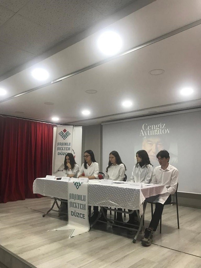 DÜZCE'DE CENGİZ AYTMATOV ANLATILDI