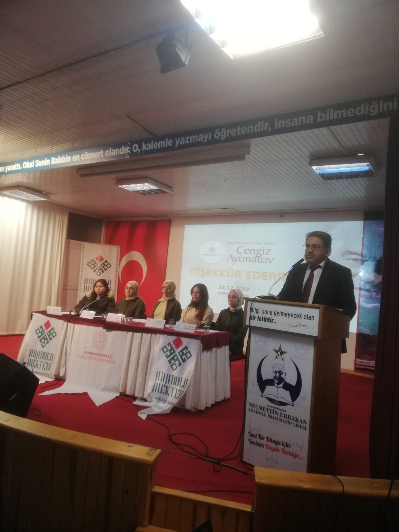 KAHRAMANMARAŞ'TA MUSTAFA KUTLU VE CENGİZ AYTMATOV OKUL PANELLERİ