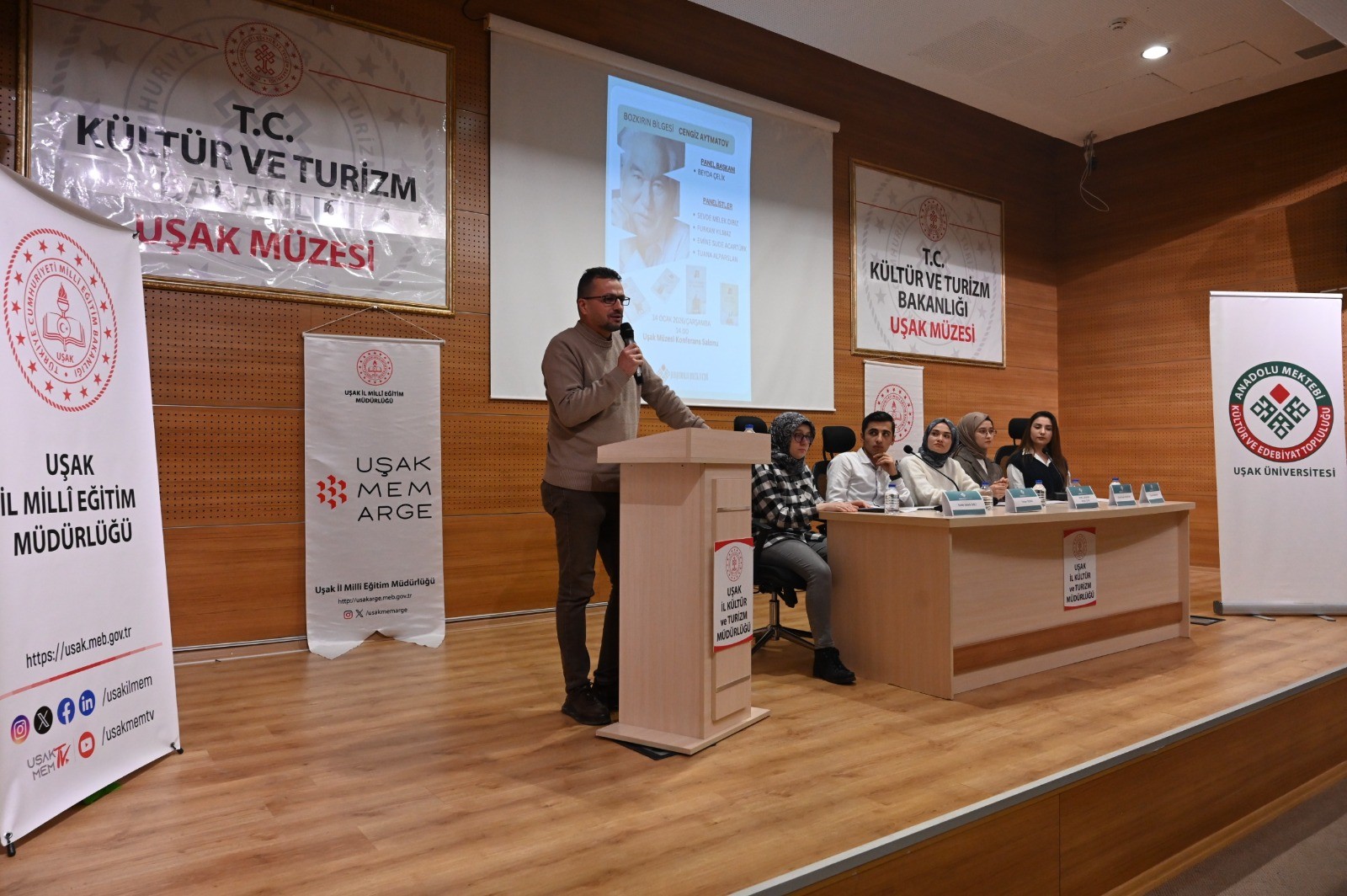 UŞAK ANADOLU MEKTEBİNDEN CENGİZ AYTMATOV PANELİ