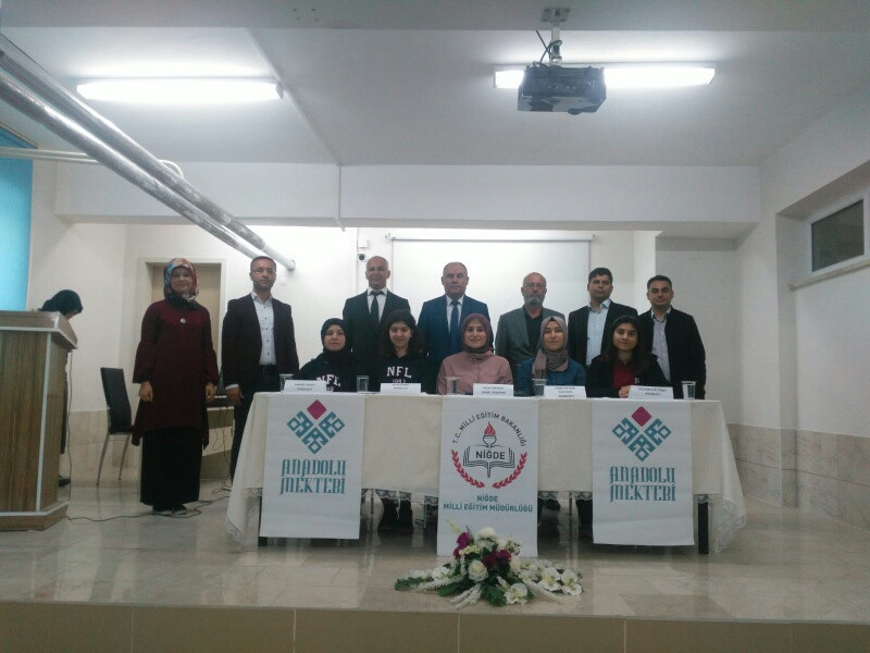 NİĞDE ANADOLU MEKTEBİ ÖĞRENCİLERİ NECİP FAZIL'I ANLATTI