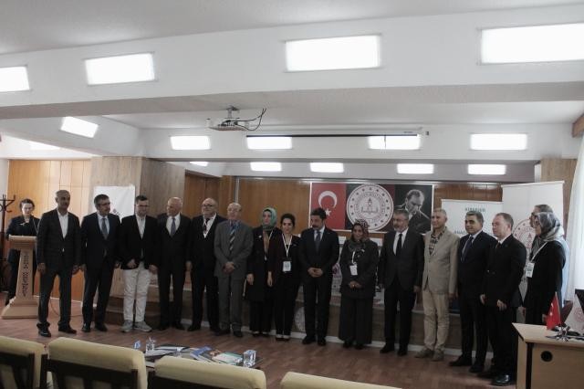 ANADOLU MEKTEBİ ÖĞRETMEN OKUMALARI EROL GÜNGÖR PANELLERİ KIRŞEHİR’DE GERÇEKLEŞTİRİLDİ