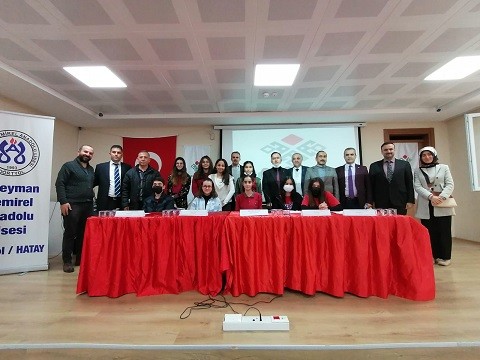 HATAY'DA MUSTAFA KUTLU VE CENGİZ AYTMATOV PANELLERİ
