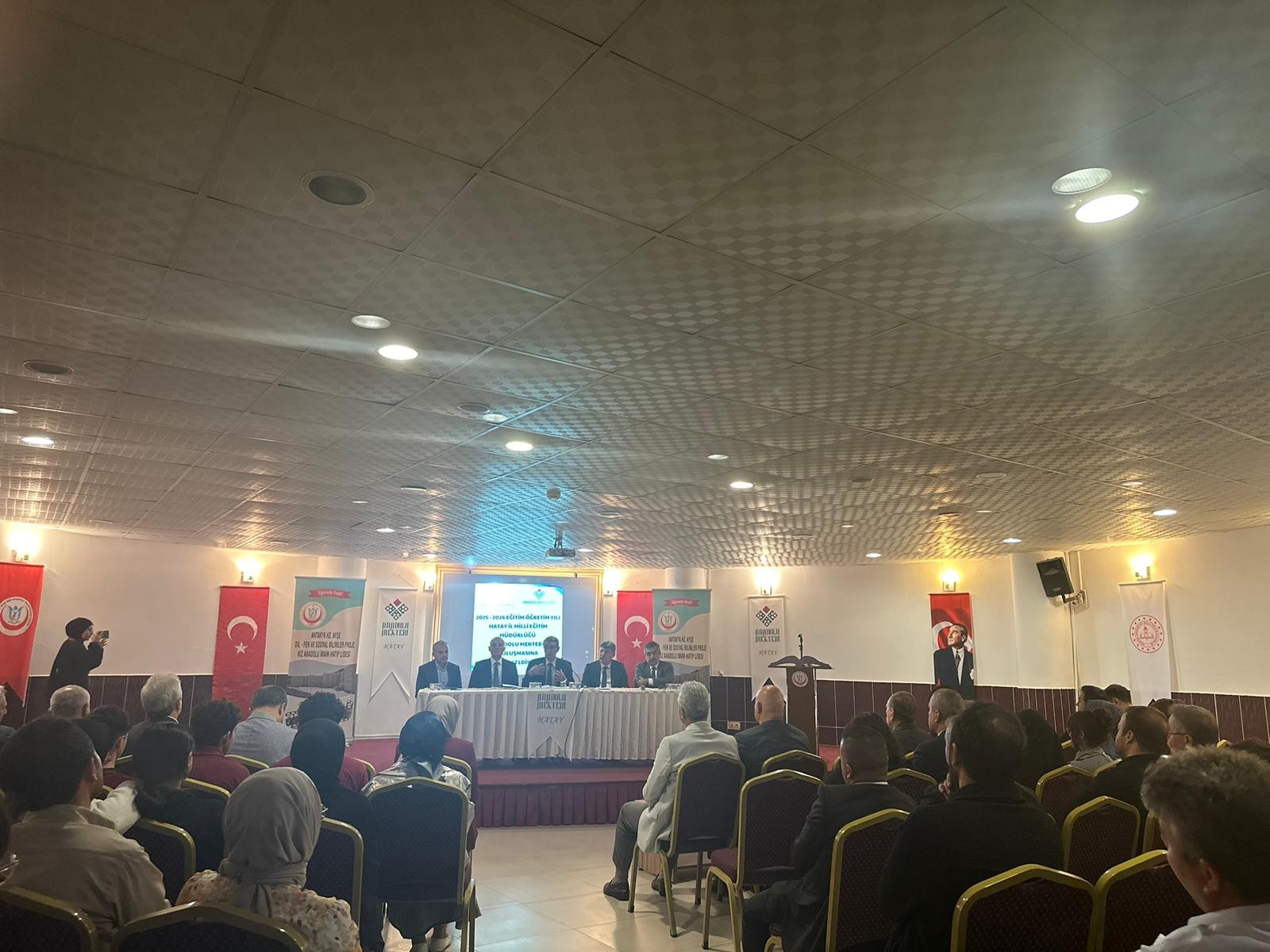 ANADOLU MEKTEBİ YÖNETİM KURULU BAŞKANI SAMİ GÜÇLÜ HATAY'DA ÖĞRETMEN VE ÖĞRENCİLERLE BULUŞTU