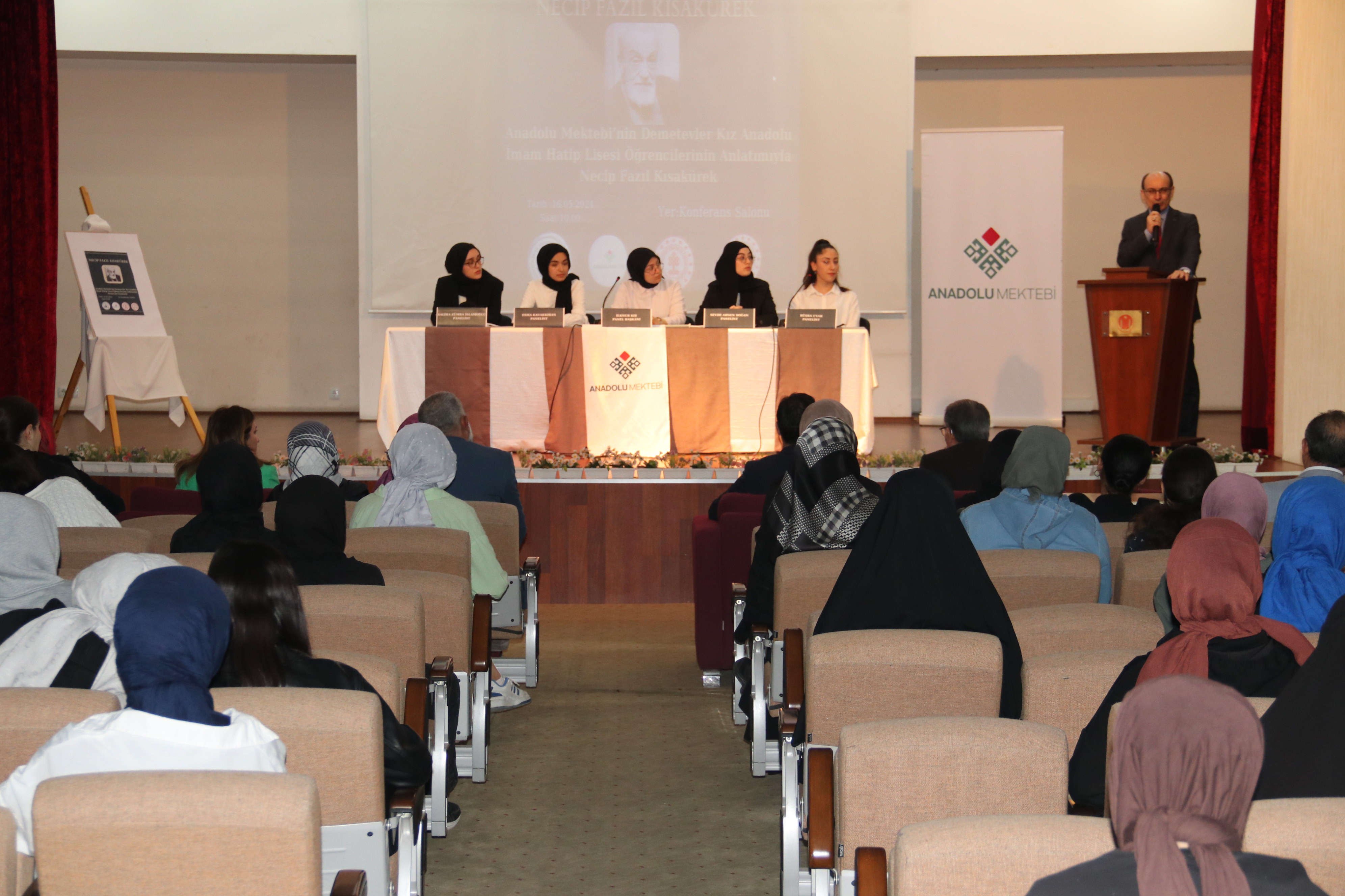 DEMETEVLER KIZ ANADOLU İMAM HATİP LİSESİNDE NECİP FAZIL KISAKÜREK PANELİ 