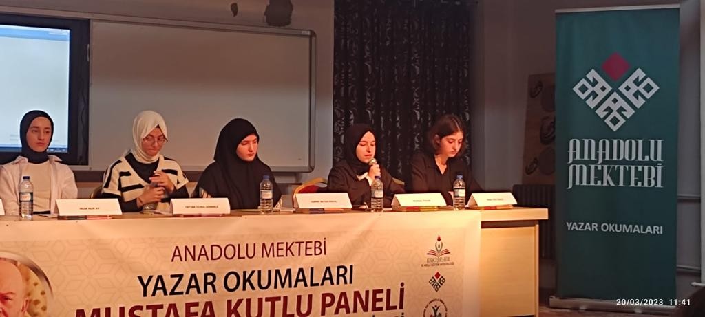 ESKİŞEHİR KIZ ANADOLU İMAM HATİP LİSESİNDE KUTLU PANELİ