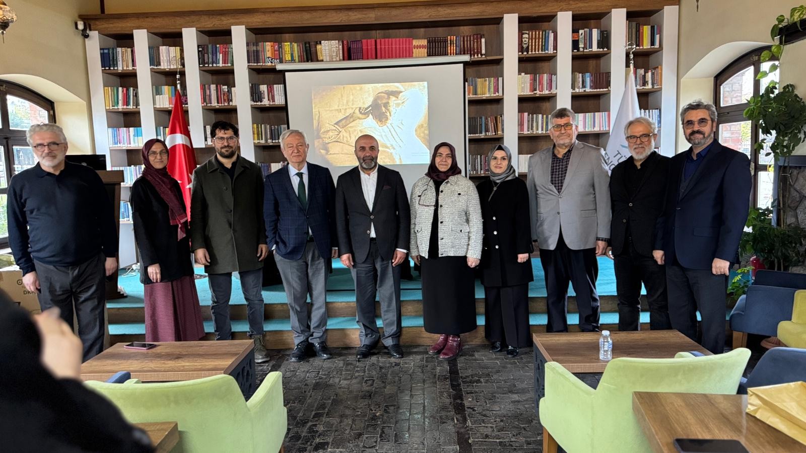 KOCAELİ ANADOLU MEKTEBİNDEN M.AKİF ERSOY SÖYLEŞİSİ