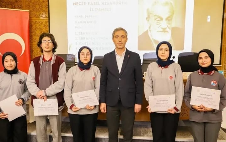 BAYBURT'TA NECİP FAZIL KISAKÜREK İL PANELİ 