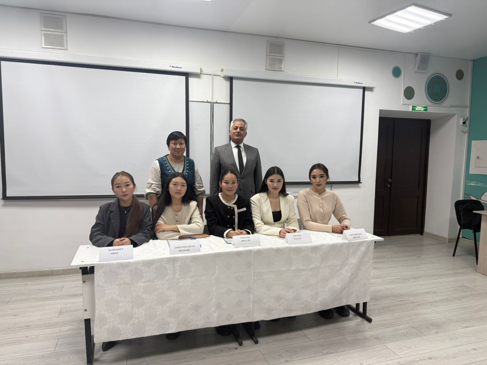 KAZAKİSTAN ŞAKARİM ÜNİVERSİTESİNDE ANADOLU MEKTEBİ CENGİZ AYTMATOV PANELİ YAPILDI